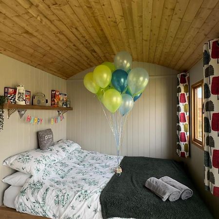 Shepherds Hut At Cedar Gables Lamberhurst Экстерьер фото
