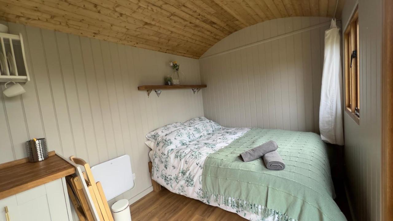 Shepherds Hut At Cedar Gables Lamberhurst Экстерьер фото