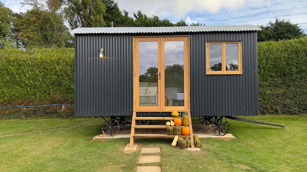 Shepherds Hut At Cedar Gables Lamberhurst Экстерьер фото