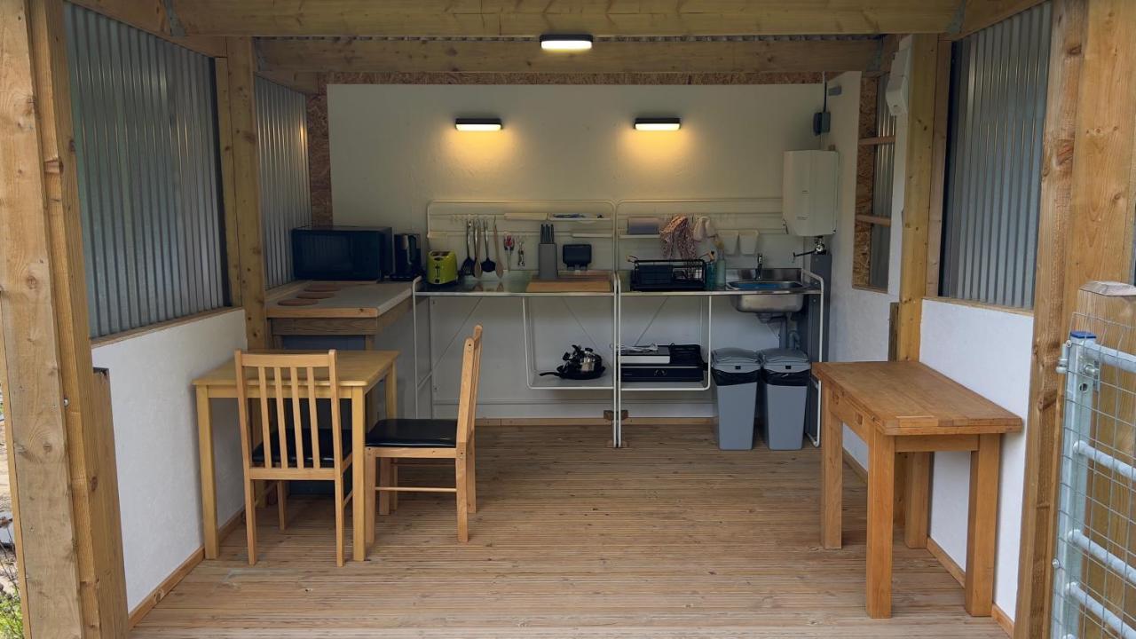 Shepherds Hut At Cedar Gables Lamberhurst Экстерьер фото