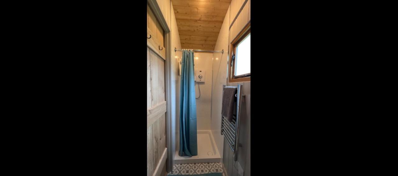 Shepherds Hut At Cedar Gables Lamberhurst Экстерьер фото