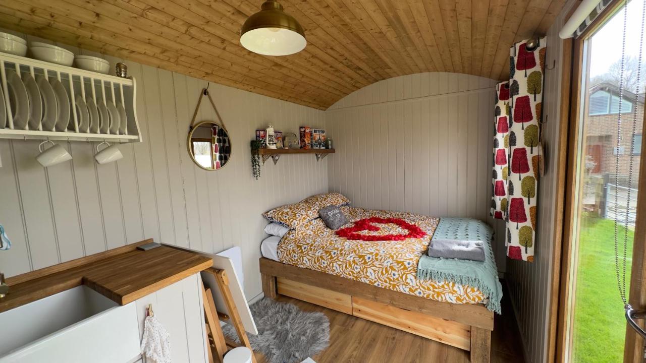Shepherds Hut At Cedar Gables Lamberhurst Экстерьер фото